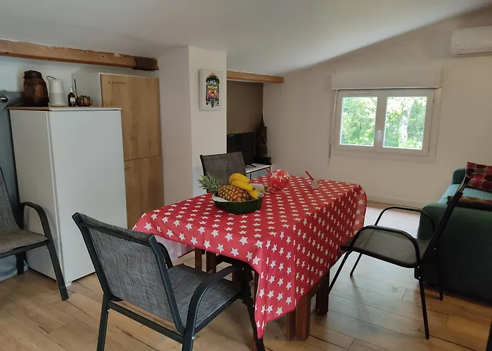 Studio Dans La Foret Provencale